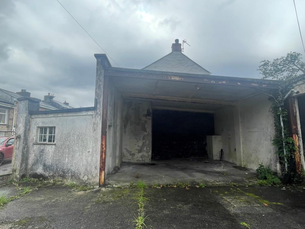 Lot: 160 - FORMER WORKSHOP SITE WITH PLANNING APPROVAL - 